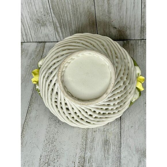 Vintage Bassano Capodimonte Style Italian Ceramic Woven Basket - Picture 6 of 8